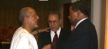 Jean Ping s'entretient avec le Guide libyen de la crise en Mauritanie