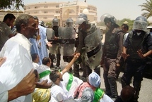 La police réprime un sit-in organisé par le RFD et le FNDD devant le palais de justice.
