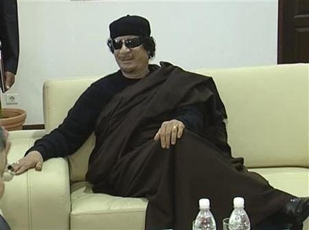 Mouammar Kadhafi perd peu à peu ses soutiens en Afrique, continent où ses largesses lui ont valu le surnom de "roi des rois"