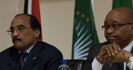 Les présidents Mohamed Ould Abdel Aziz (Mauritanie, à gauche) et Jacob Zuma (Afrique du Sud), deux des médiateurs de l’Union africaine réunis hier à Pretoria.