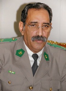 Le colonel Vall, l'homme fort de la Mauritanie, a été reçu avec les honneurs militaires lors de sa visite au Sénégal.