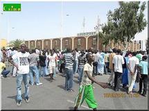 Mauritanie : Des affrontements violents entre la police et des Négro-mauritaniens manifestant contre l’enrôlement des populations.