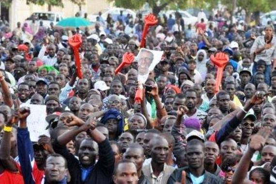 Sénégal: la police disperse des milliers de manifestants