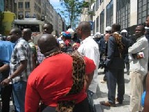 MANIFESTATION ANTI-RACISTE A BRUXELLES - PLUS DE MILLE AFRICAINS PRENNENT D’ASSAUT LE SIEGE DU VLAAMS BELANG