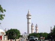 LIVRE D'UN MARABOUT DE TOUBA SUR WADE : 10.000 EXEMPLAIRES BRULES PAR UN FRERE DE L'AUTEUR