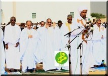 Le Président de la République accomplit la prière de Id El Fitr dans l'enceinte de la mosquée Ibn Abass à Nouakchott.