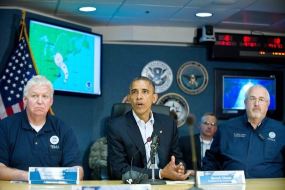 Face à Sandy, le président Obama met sa campagne sur la glace