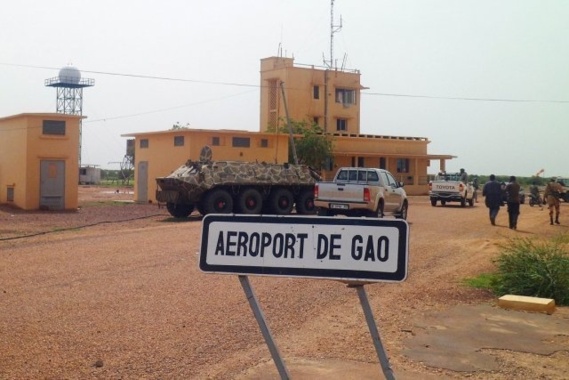 Mali: les troupes françaises prennent le contrôle de l'aéroport de Gao