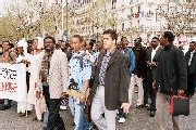 Mohamed Ould Louly ici lors d' une manifestation à Paris , photo AVOMM