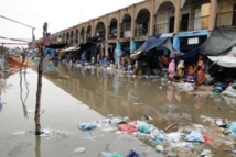 Les Nouakchottois en ont marre de patauger dans l'eau et la boue