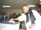 Le candidat Ahmed Ould Daddah vote au bureau N° 18 de l'E.N.S