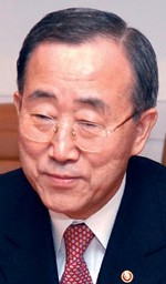 BAN KI-MOON DÉCLARE QUE LE PROCÈS DE CHARLES TAYLOR CONTRIBUE À LA LUTTE CONTRE L’IMPUNITÉ ET AU RENFORCEMENT DE L’ÉTAT DE DROIT DANS LE MONDE