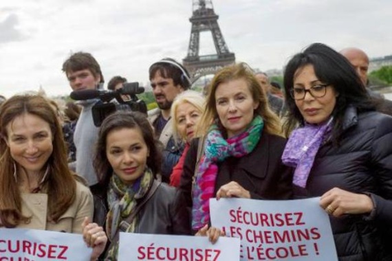 Elsa Zylberstein, Saida Jawad, Valérie Trierweiler et Yamina Benguigui lors d’une manifestation de soutien au lycéennes nigériannes, le 13 mai 2014 à Paris