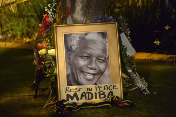 L’Afrique du Sud élève prières et incantations à Mandela mort il y a un an.