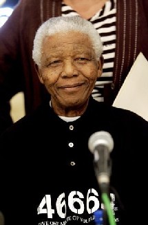 Campagne anti-sida: Mandela annonce un concert international à Johannesburg