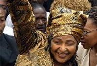 Winnie Mandela entre en scène dans la course à la tête de l’ANC