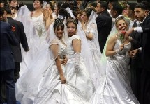 Un mariage collectif au Caire le 6 avril 2006