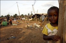 Une fillette à San Pedro en Côte d'Ivoire