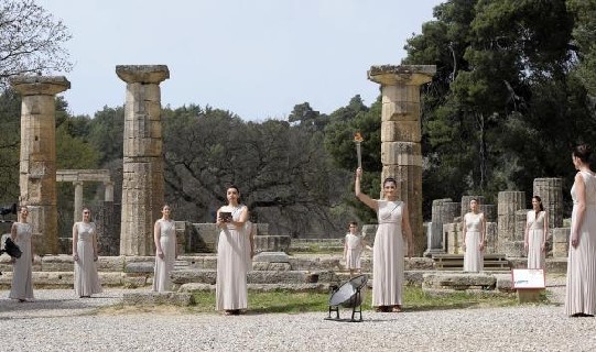 La torche olympique de Pékin 2008 allumée à Olympie