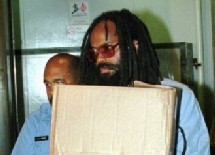 La condamnation à mort de Mumia Abu Jamal annulée!  Il ne pourra pas être exécuté sans un nouveau procès, mais son procès ne sera pas révisé pour autant sur le fond 