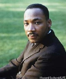 40 ans.  Plus qu'hier moins que demain écoutons Martin Luther King. 