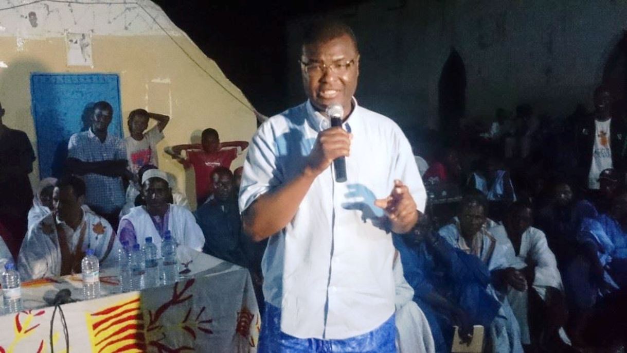 En images:  mardi soir, la population de Kiffa reçoit le candidat à l'élection présidentielle du 21 juin 2014, Monsieur Ibrahima Moctar Sarr.  