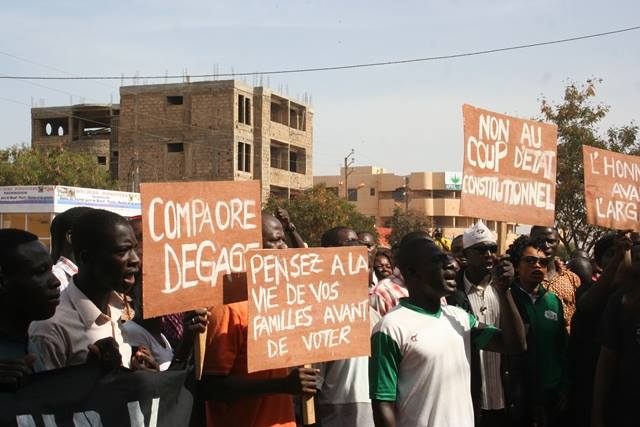 Chute de Compaoré: les populations de la sous-région réclament la fin du "mandat illimité"