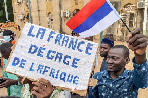 Niger : la junte rompt la coopération militaire avec Paris, recherche de sortie de crise