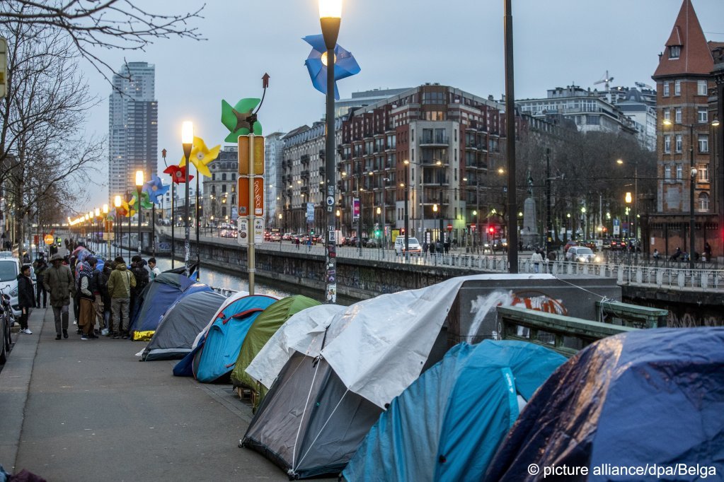 Belgique : les hommes seuls demandeurs d’asile ne seront plus hébergés dans le réseau d’accueil