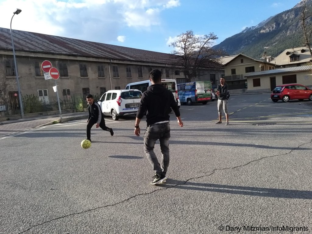 Football : des jeunes espoirs africains abandonnés par des trafiquants en Serbie et Hongrie