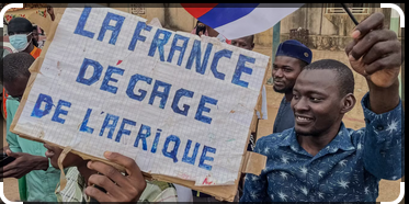 « En annonçant, depuis des décennies, la fin de la “Françafrique”, Paris n’a fait qu’avouer l’inverse : la décolonisation est un processus inachevé »