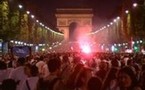 LA FRANCE FETE LA VICTOIRE DES BLEUS