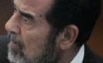 Irak : Saddam Hussein évacué du tribunal