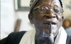 Abdou Diouf exprime sa profonde tristesse à l'annonce du décès du cinéaste sénégalais Ousmane Sembène.