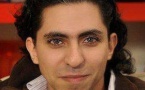 Raif Badawi, fondateur d’un site internet, a été sanctionné de 10 ans de prison, 1000 coups de fouet et une amende. Cet homme est un prisonnier d’opinion. 