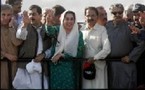 Ils sont 250 000 au Pakistan, rêvant de saluer leur idole Benazir Bhutto