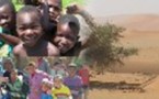 Un professeur québécois, en Afrique, en vélo, à la rencontre des enfants.