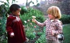 La Déclaration universelle des droits de l’homme est le principal texte international affirmant les droits inaliénables et inviolables de tous les membres de la famille humaine.